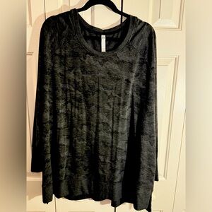 Women’s soft sweatshirt. Very comfortable material. Exc condition